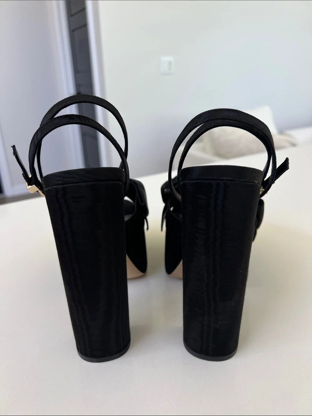 Larroude elle platform open toe chunky heels Ariana black with bows 9.5